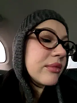 Snapshot of RinaCat chatting on 11.26.25 RinaCat online show from 11.26.25