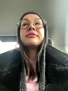 Snapshot of RinaCat chatting on 11.27.25 RinaCat online show from 11.27.25