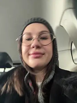 Snapshot of RinaCat chatting on 12.04.25 RinaCat online show from 12.04.25