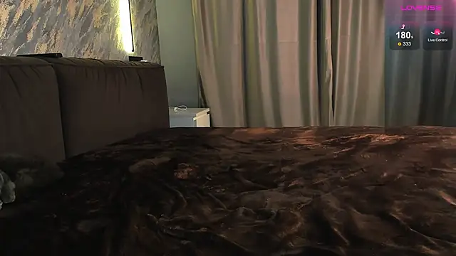 Snapshot of laflamebella chatting on 02.25.26 laflamebella online show from 02.25.26