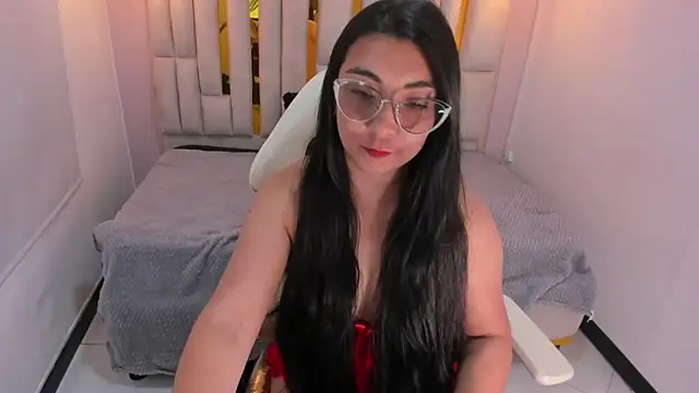 Karla hernandez  online show from 02.14.25