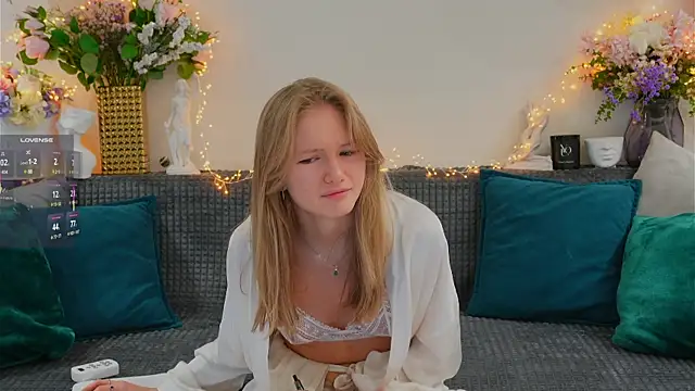 Snapshot of Alexandra_Demore chatting on 02.17.25 Alexandra Demore online show from 02.17.25