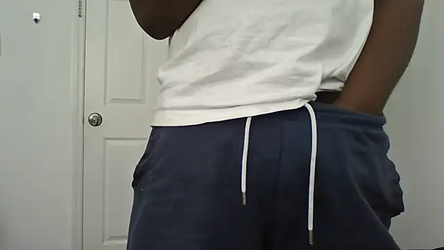 Snapshot of ThatDickSexy2 chatting on 09.19.25 ThatDickSexy2 online show from 09.19.25