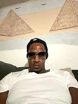 Snapshot of ThatDickSexy2 chatting on 10.04.25 ThatDickSexy2 online show from 10.04.25