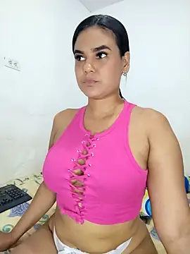 Snapshot of AntonellaShot chatting on 09.18.25 AntonellaShot online show from 09.18.25