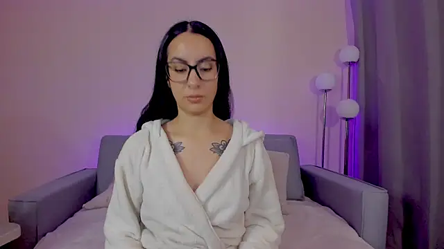 Snapshot of miadaniells_hot chatting on 04.21.26 miadaniells hot online show from 04.21.26