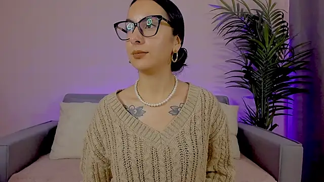 Snapshot of miadaniells_hot chatting on 04.30.26 miadaniells hot online show from 04.30.26