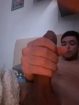 Snapshot of LukonPorn chatting on 02.25.25 LukonPorn online show from 02.25.25