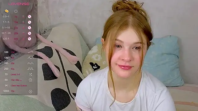 TrissMerigold9 online show from 11.17.25