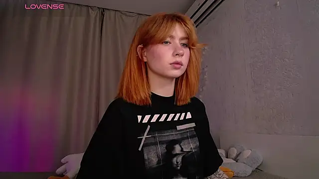 Evaa Moonn  online show from 11.10.25