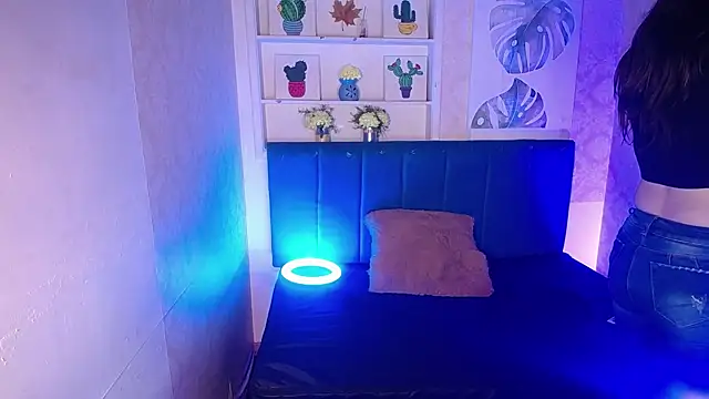 AnnaliOlsenX online show from 02.19.25