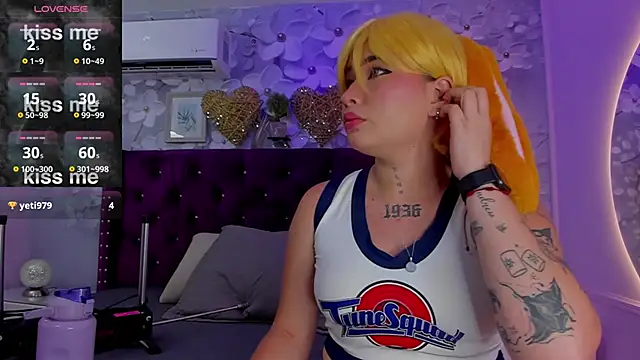 Snapshot of Danee_19_ chatting on 02.12.25 Danee 19 online show from 02.12.25