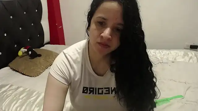 Snapshot of Katty_Bones chatting on 10.30.25 Katty Bones online show from 10.30.25