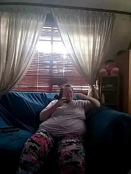 Snapshot of Bayou_Woman68 chatting on 04.28.26 Bayou Woman68 online show from 04.28.26