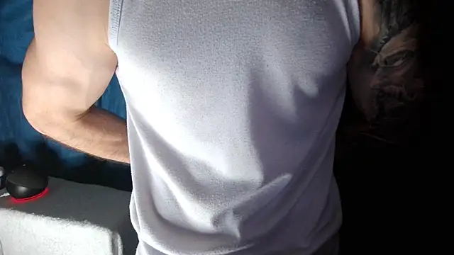 Snapshot of Kenner_fox77 chatting on 12.29.24 Kenner fox77 online show from 12.29.24