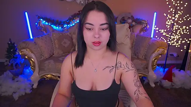 Snapshot of SusieWood chatting on 01.18.26 SusieWood online show from 01.18.26