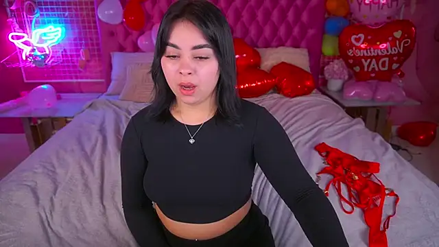 Snapshot of SusieWood chatting on 02.15.26 SusieWood online show from 02.15.26