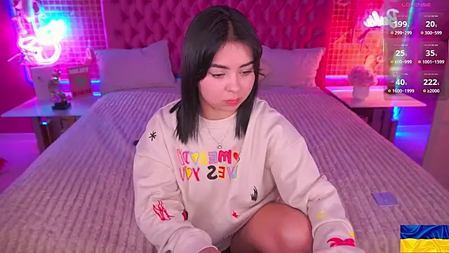 Snapshot of SusieWood chatting on 02.23.26 SusieWood online show from 02.23.26