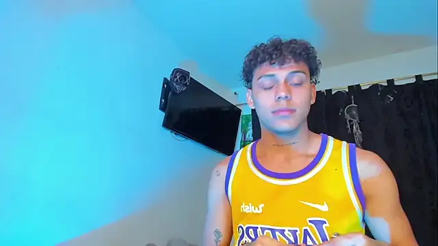 Snapshot of visaelX chatting on 12.05.24 visaelX online show from 12.05.24