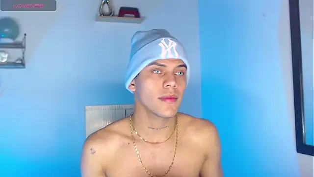 Snapshot of visaelX chatting on 03.04.25 visaelX online show from 03.04.25