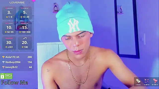 Snapshot of visaelX chatting on 03.15.25 visaelX online show from 03.15.25