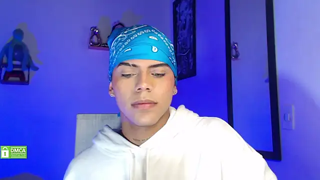 Snapshot of visaelX chatting on 03.23.25 visaelX online show from 03.23.25