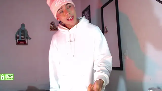 Snapshot of visaelX chatting on 03.23.25 visaelX online show from 03.23.25