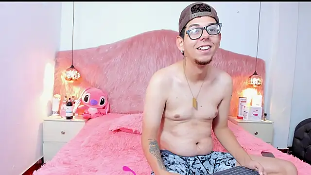 Derek and Skarlet online show from 11.17.25