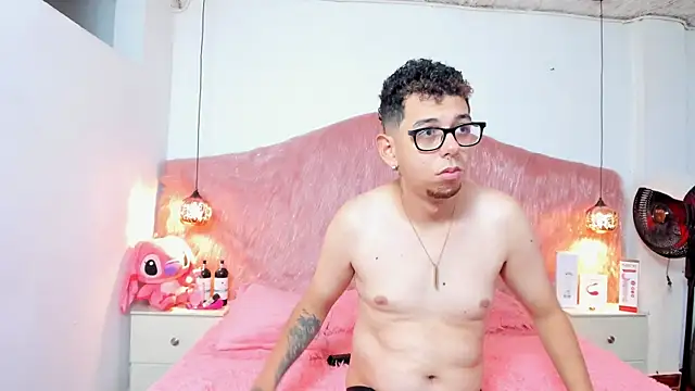 Derek and Skarlet online show from 11.30.25