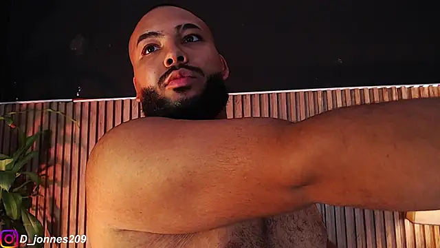 Snapshot of DilanJonnes_ chatting on 09.08.25 DilanJonnes  online show from 09.08.25