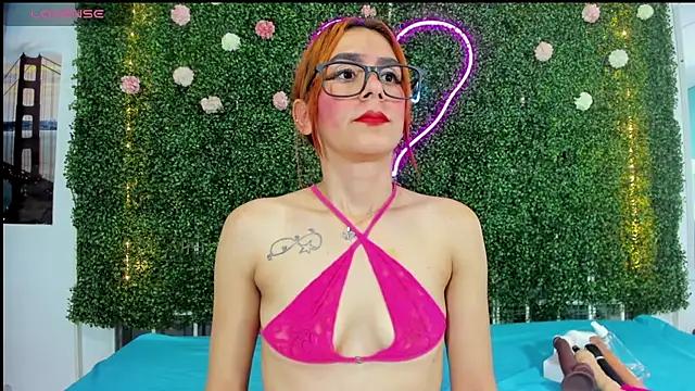 Snapshot of emy_0 chatting on 01.04.25 emy 0 online show from 01.04.25