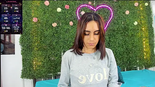 Snapshot of emy_0 chatting on 01.11.25 emy 0 online show from 01.11.25