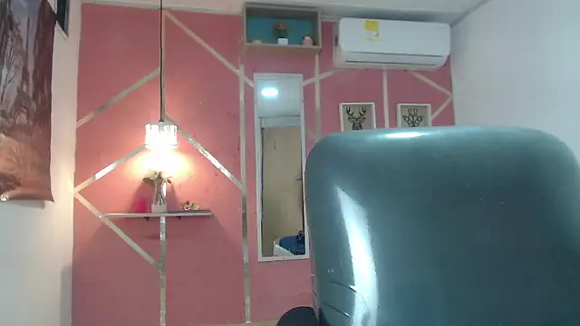 Snapshot of emy_0 chatting on 02.25.25 emy 0 online show from 02.25.25