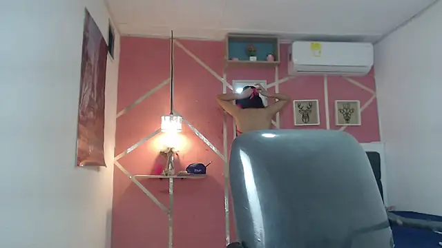 Snapshot of emy_0 chatting on 02.27.25 emy 0 online show from 02.27.25