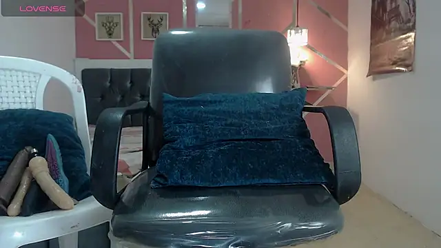 Snapshot of emy_0 chatting on 03.06.25 emy 0 online show from 03.06.25