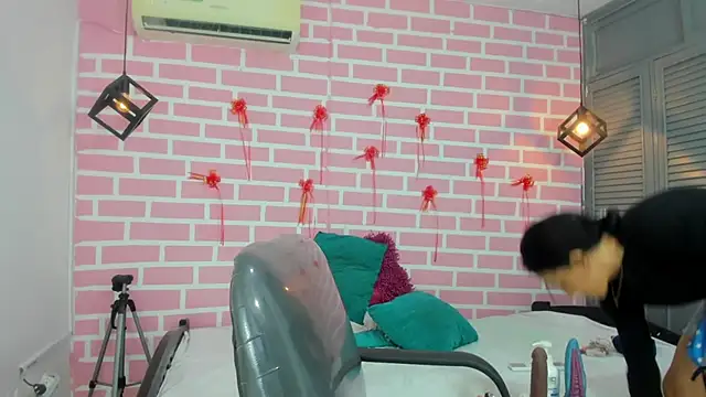 Snapshot of emy_0 chatting on 03.06.25 emy 0 online show from 03.06.25