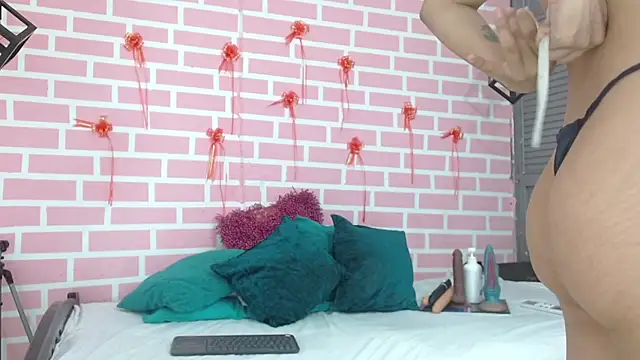 Snapshot of emy_0 chatting on 03.07.25 emy 0 online show from 03.07.25