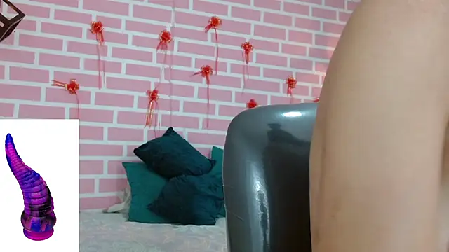 Snapshot of emy_0 chatting on 03.12.25 emy 0 online show from 03.12.25