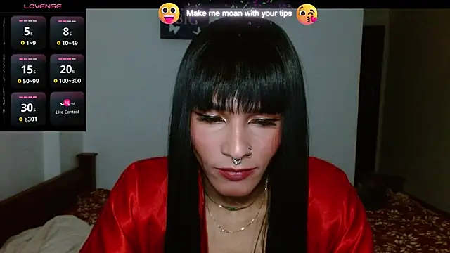 Snapshot of carolinemiller7 chatting on 12.17.24 carolinemiller7 online show from 12.17.24
