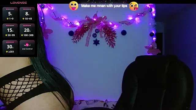 Snapshot of carolinemiller7 chatting on 12.21.24 carolinemiller7 online show from 12.21.24