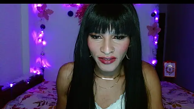Snapshot of carolinemiller7 chatting on 12.25.24 carolinemiller7 online show from 12.25.24