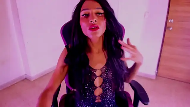 carolinemiller7 online show from 10.23.25