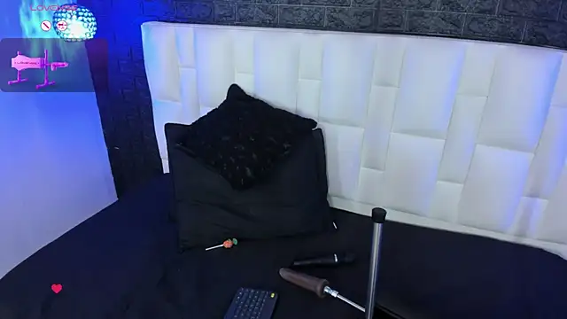 Abbyadams online show from 10.18.25