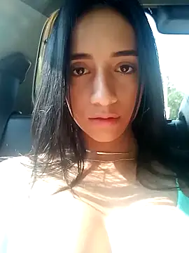 Snapshot of UrNewFantasy chatting on 01.04.25 UrNewFantasy online show from 01.04.25