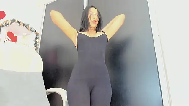 Snapshot of UrNewFantasy chatting on 01.08.25 UrNewFantasy online show from 01.08.25