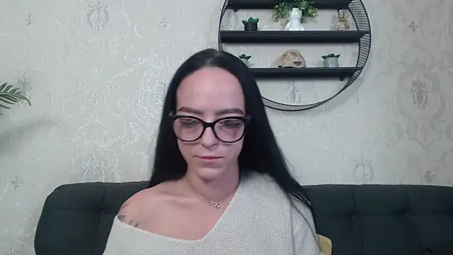 Snapshot of IzabelllNoir chatting on 11.24.25 IzabelllNoir online show from 11.24.25