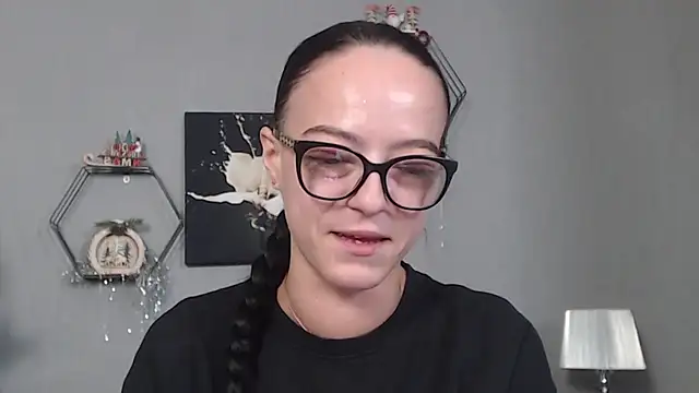 Snapshot of IzabelllNoir chatting on 12.16.25 IzabelllNoir online show from 12.16.25