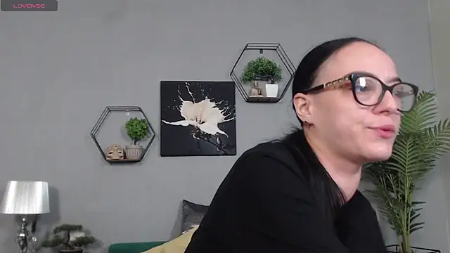 Snapshot of IzabelllNoir chatting on 03.25.26 IzabelllNoir online show from 03.25.26