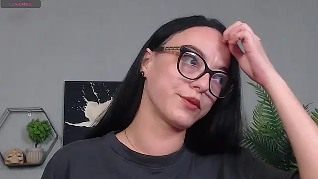 Snapshot of IzabelllNoir chatting on 04.21.26 IzabelllNoir online show from 04.21.26