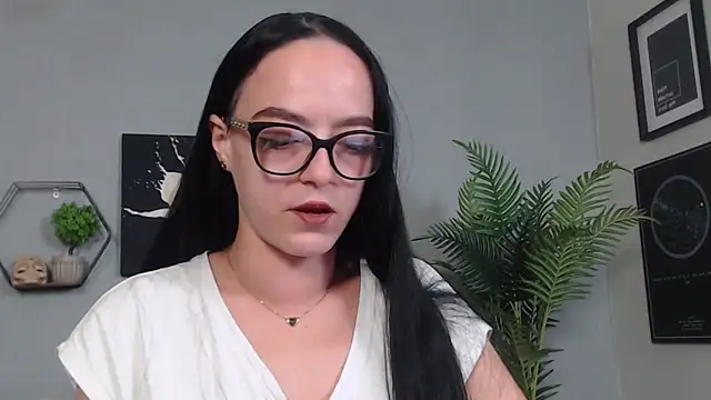 Snapshot of IzabelllNoir chatting on 04.22.26 IzabelllNoir online show from 04.22.26